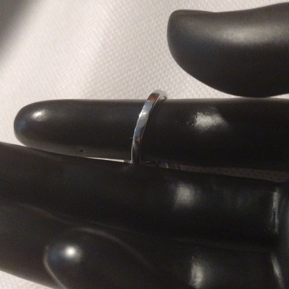 Elegant Silver Women's Ring - Picture 2 of 2
